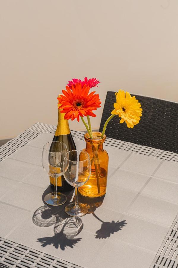 Charming 1bdr Near Sea! Great Location!