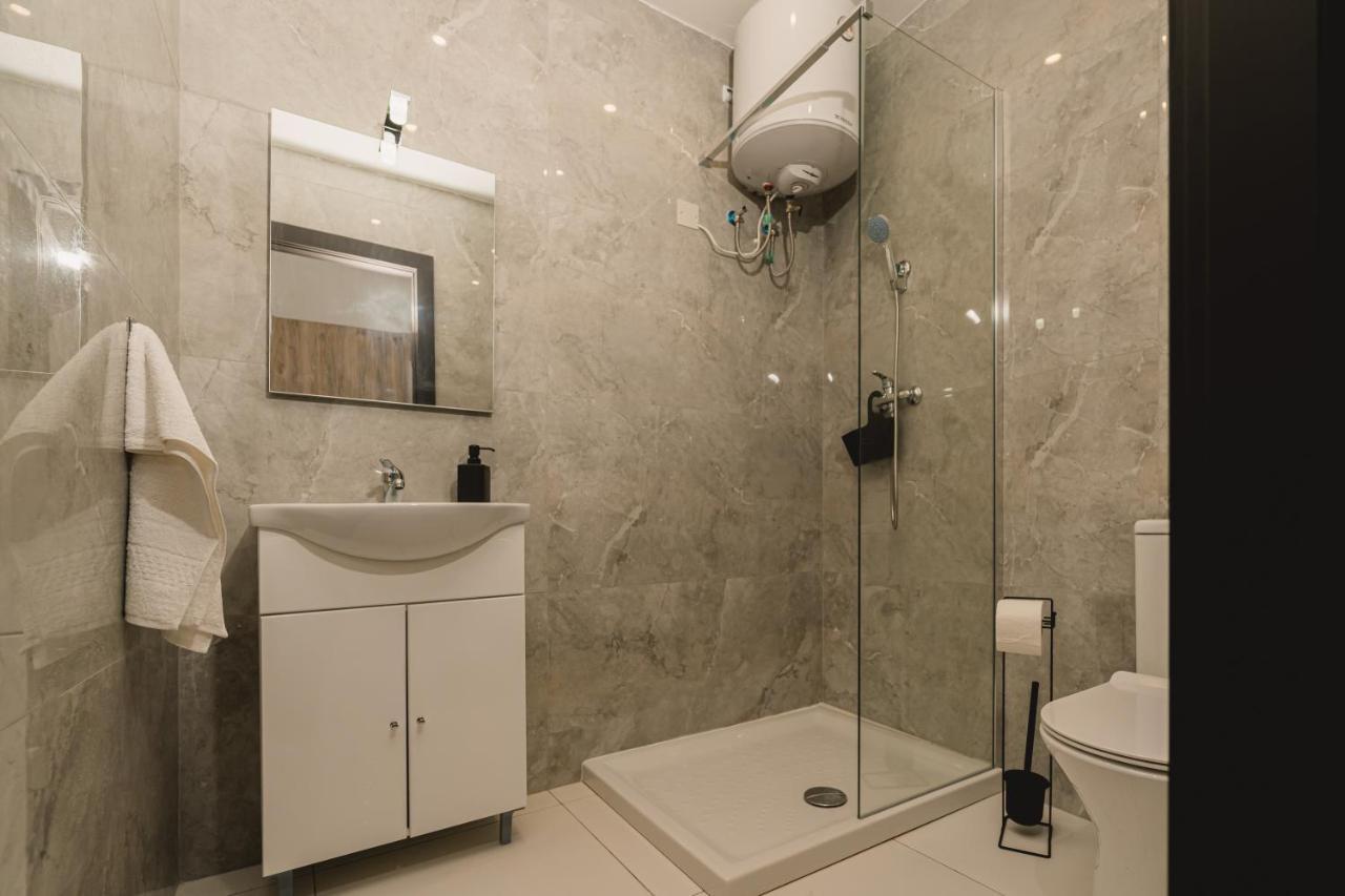 Charming 1bdr Near Sea! Great Location! Apartment