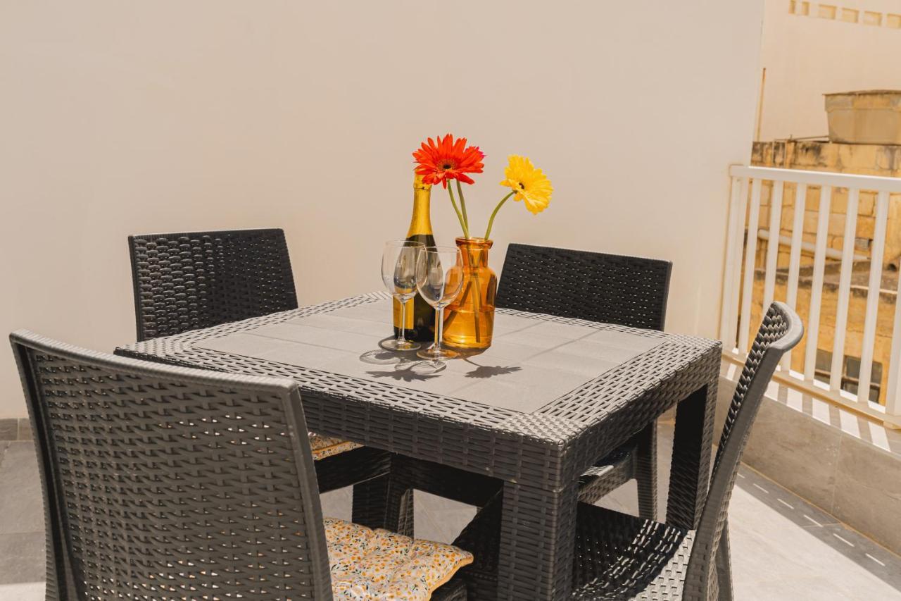 Charming 1bdr Near Sea! Great Location! *
